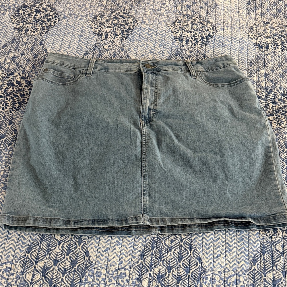 Lee Women's light Blue Denim Skort with built in shorts.plus 20